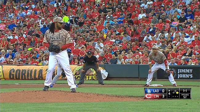 Johnny Cueto pickoff play image