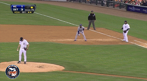 Justin Verlander pickoff play image